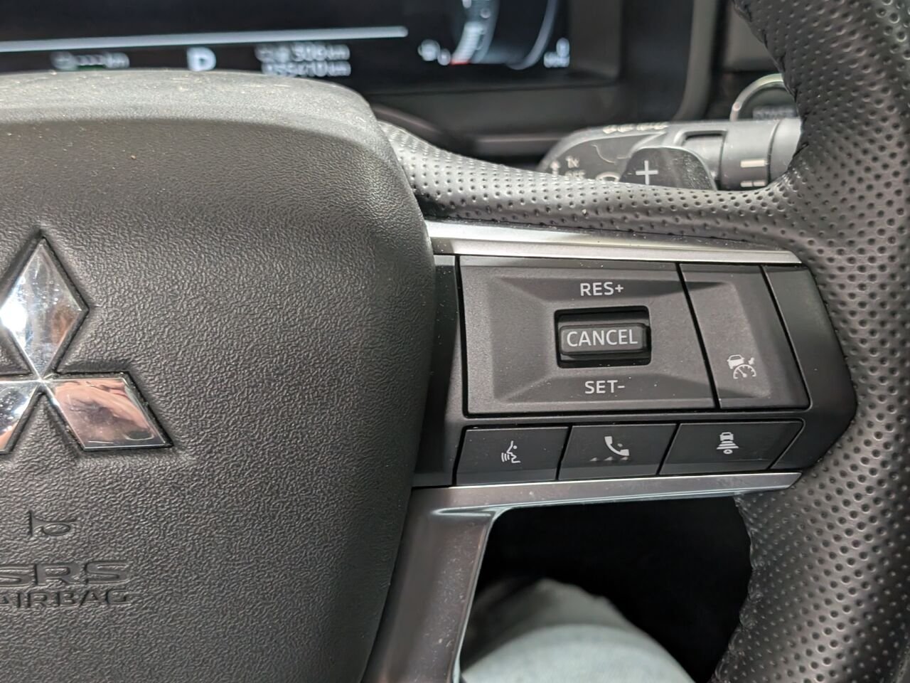 Mitsubishi Outlander PHEV SEL/SIÈGES CHAUFFANTS/ TOIT OUVRANT PANORAMIQUE/VOLANT CHAUFFANT/CAMÉRA DE RECUL/AC 2025 Noir Sherbrooke - photo #16