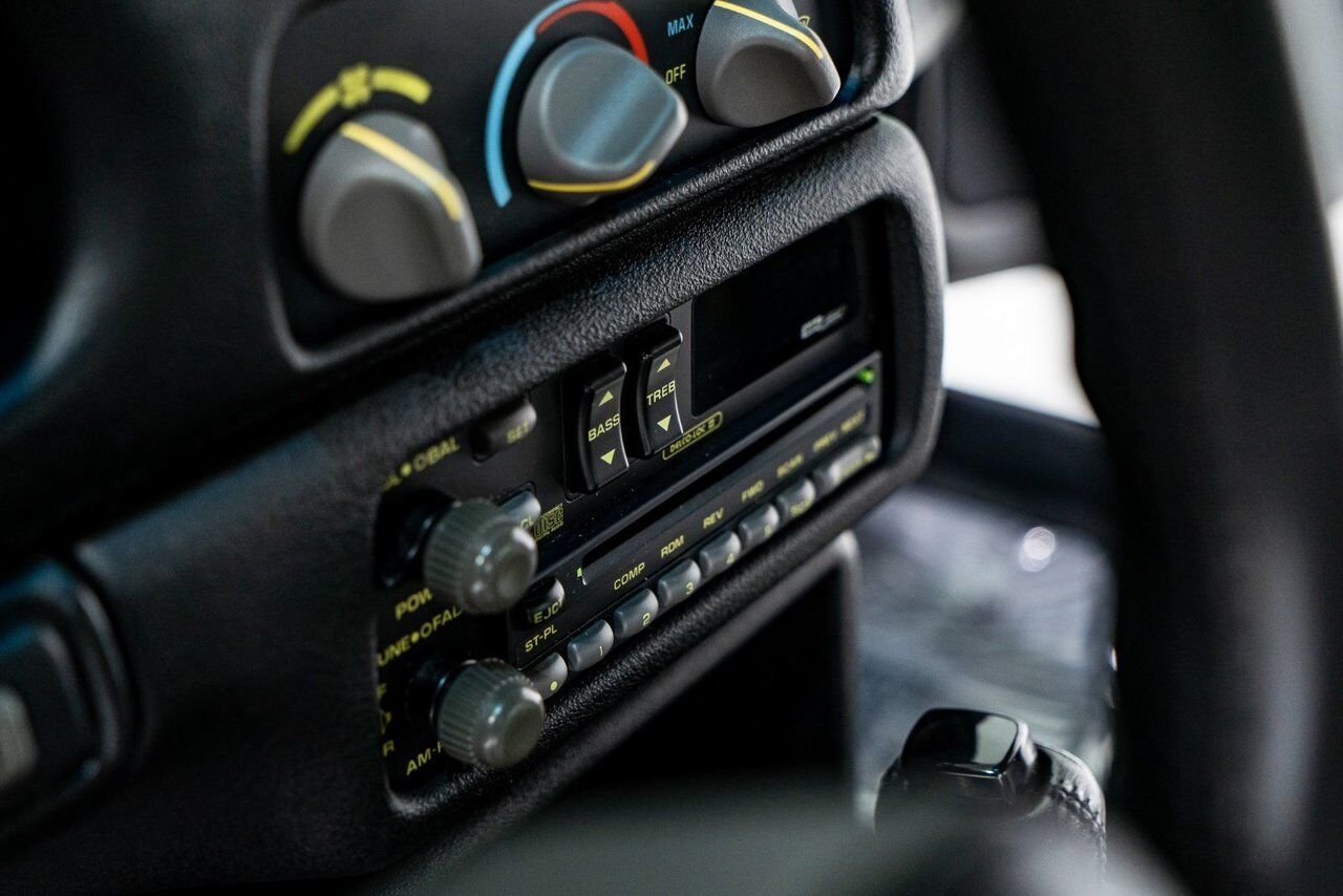 1993 Chevrolet CAMARO Z28 PRIX EN USD | Pace Car with only 957km (595mi) with original window sticker Black Montreal - photo #56
