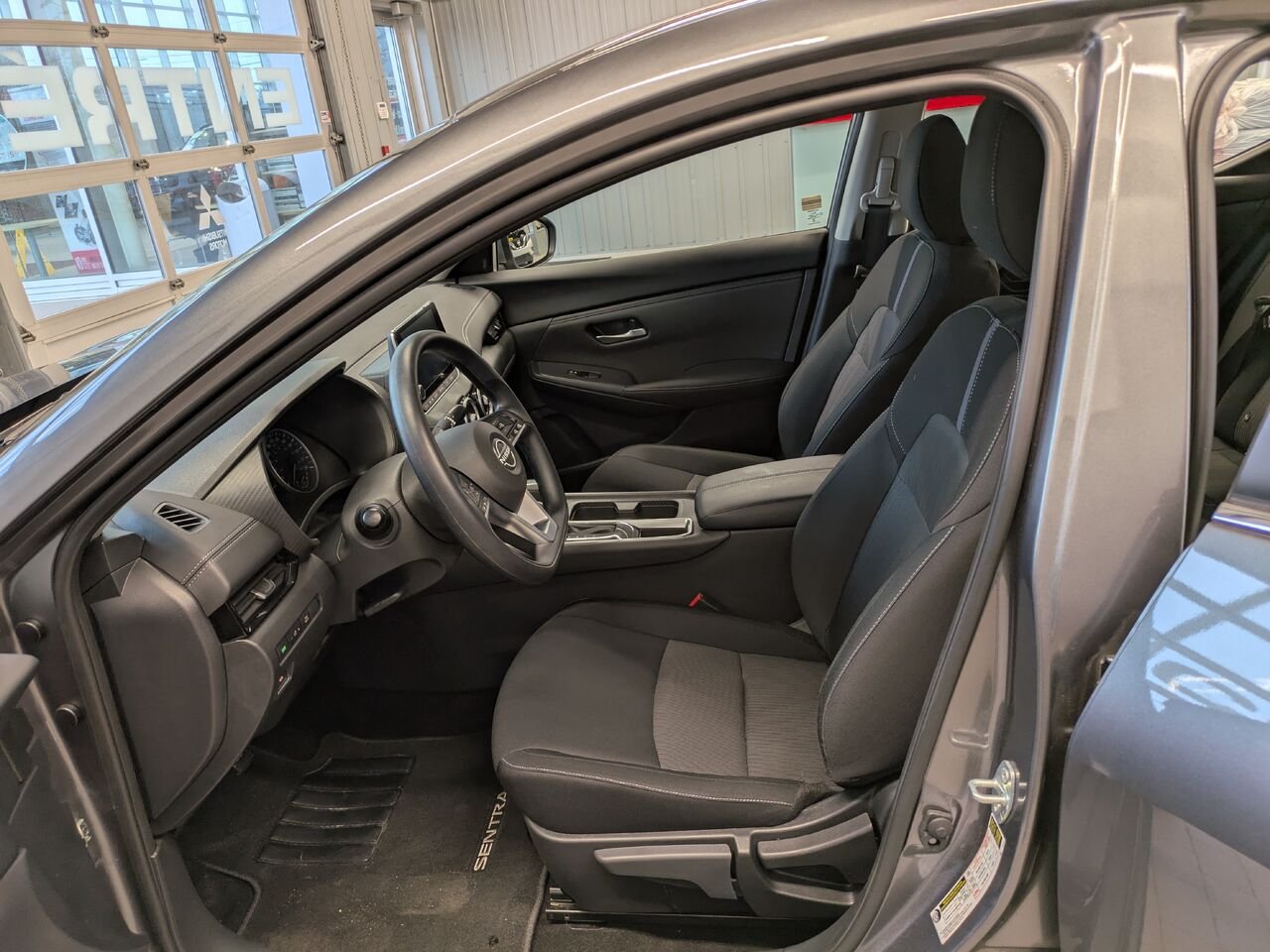 Nissan Sentra 2025 Gris Gatineau - photo #12