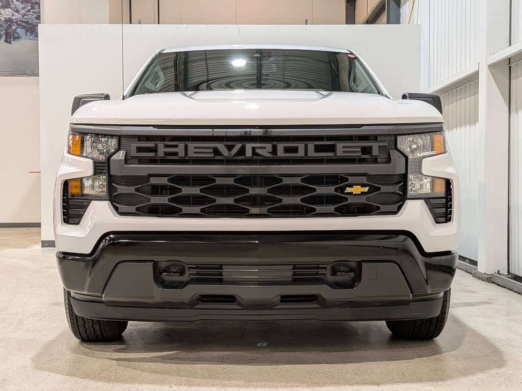 2023 Chevrolet Silverado 1500 4WD Crew Cab 157" Work Truck White Val-David - photo #2