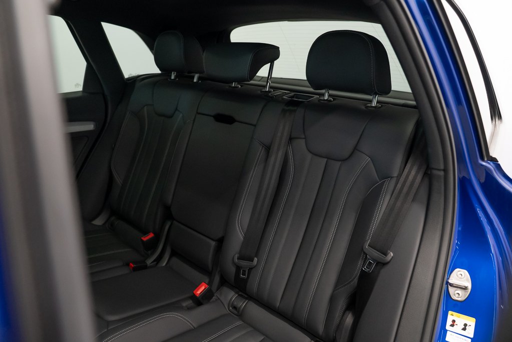 Audi Q5 Technik 45 TFSI quattro / Very LOW KM 2023 Bleu Kirkland - photo #14
