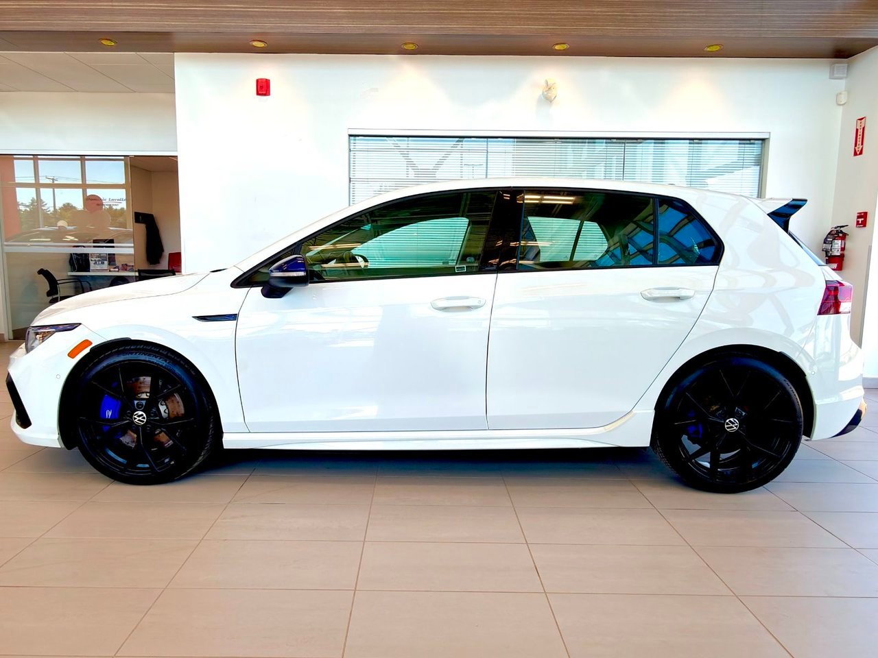 2023 Volkswagen Golf R White Notre-Dame-des-Prairies - photo #10