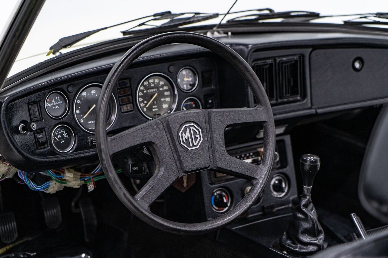 1979 MG B Beautifully presented from former complete restoration White Montreal - photo #11