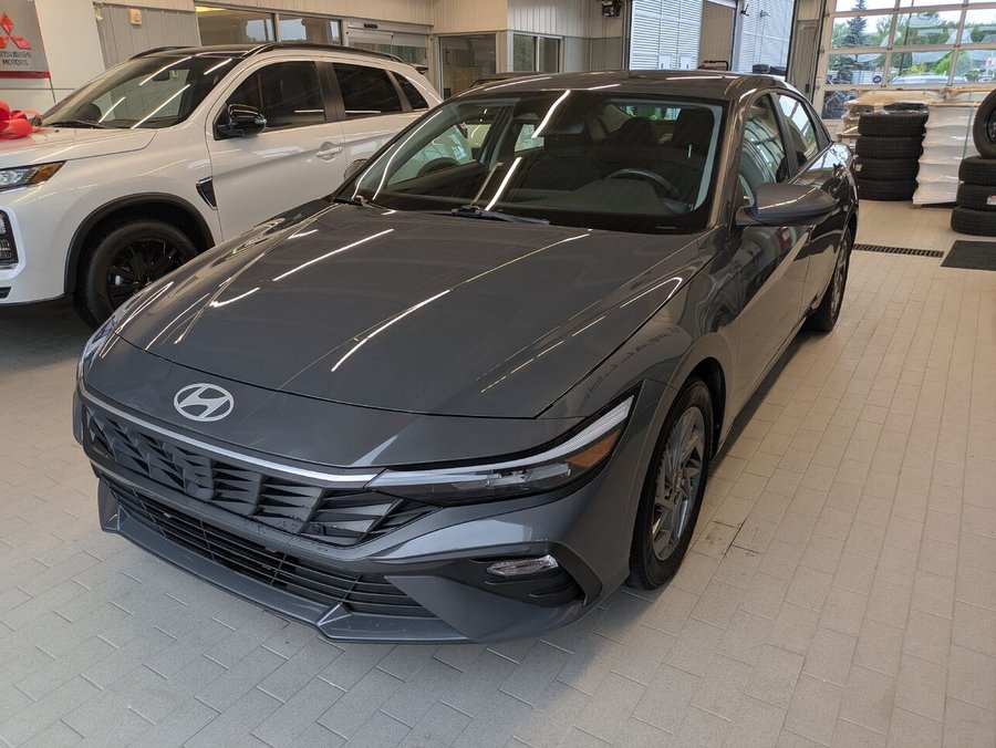 Hyundai Elantra Preferred 2024 Gris