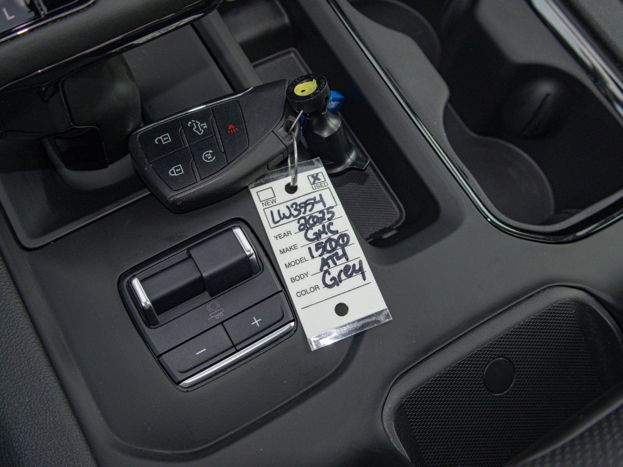 2025 GMC Sierra 1500 4WD Crew Cab 147 AT4 Grey Sherwood Park - photo #37