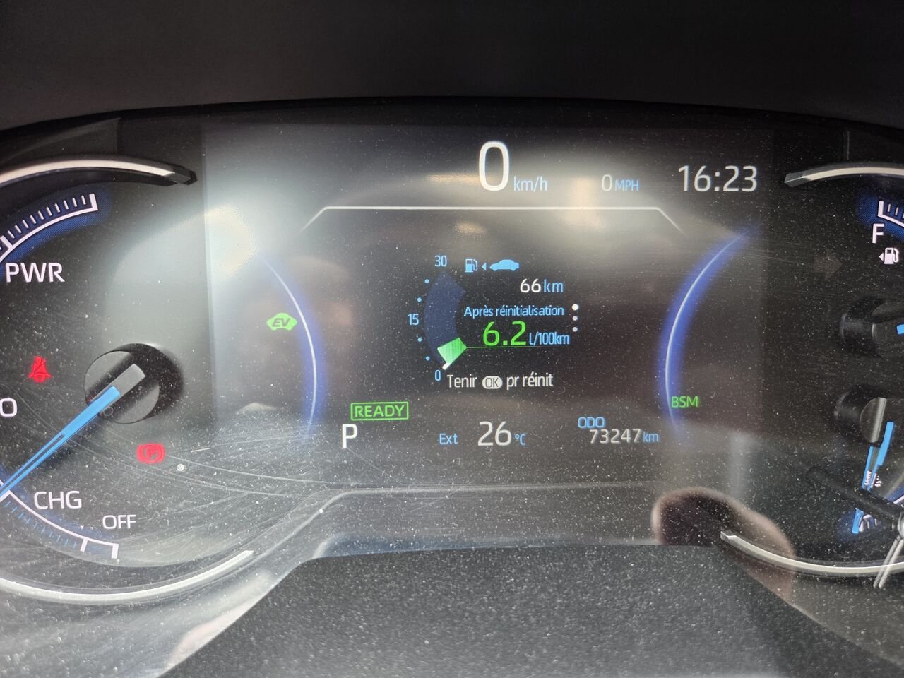 2023 Toyota RAV4 White Mont-Laurier - photo #3