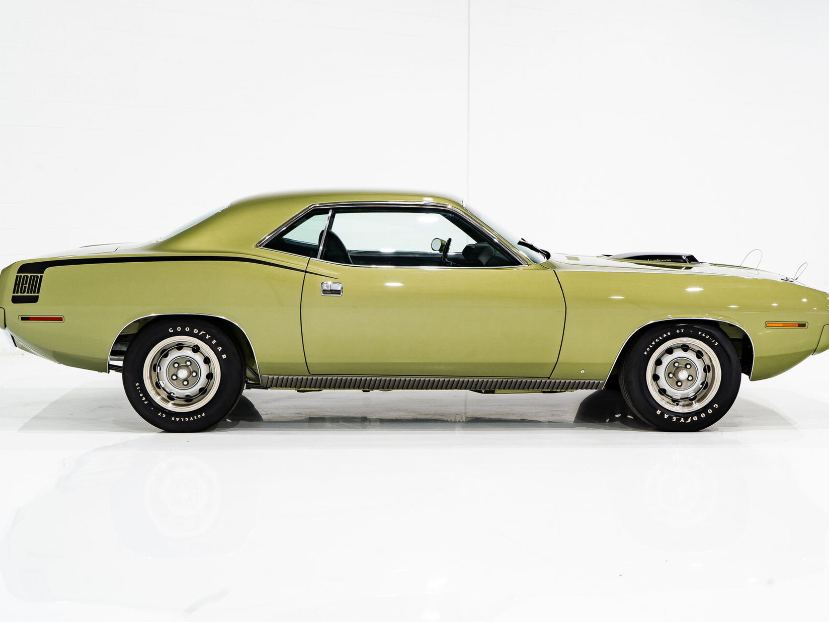 Plymouth HEMI Cuda 1 de 3 Exemplaires Utilisés par la Division Course de Chrysler France **PRIX EN USD** 1970 Vert Montréal - photo #30