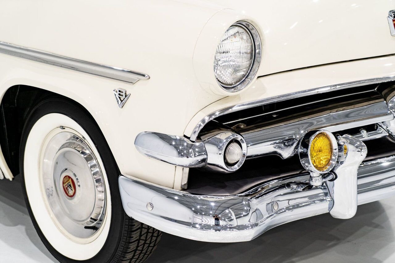 1954 Ford Crestline Skyliner rare glass top long term ownership White Montreal - photo #3