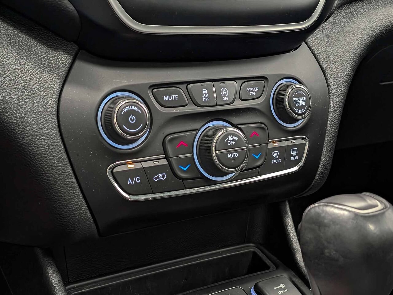 2021 Jeep CHEROKEE 4x4 Altitude 8 Pneus Cuir Toit Pano Red Sherbrooke - photo #10