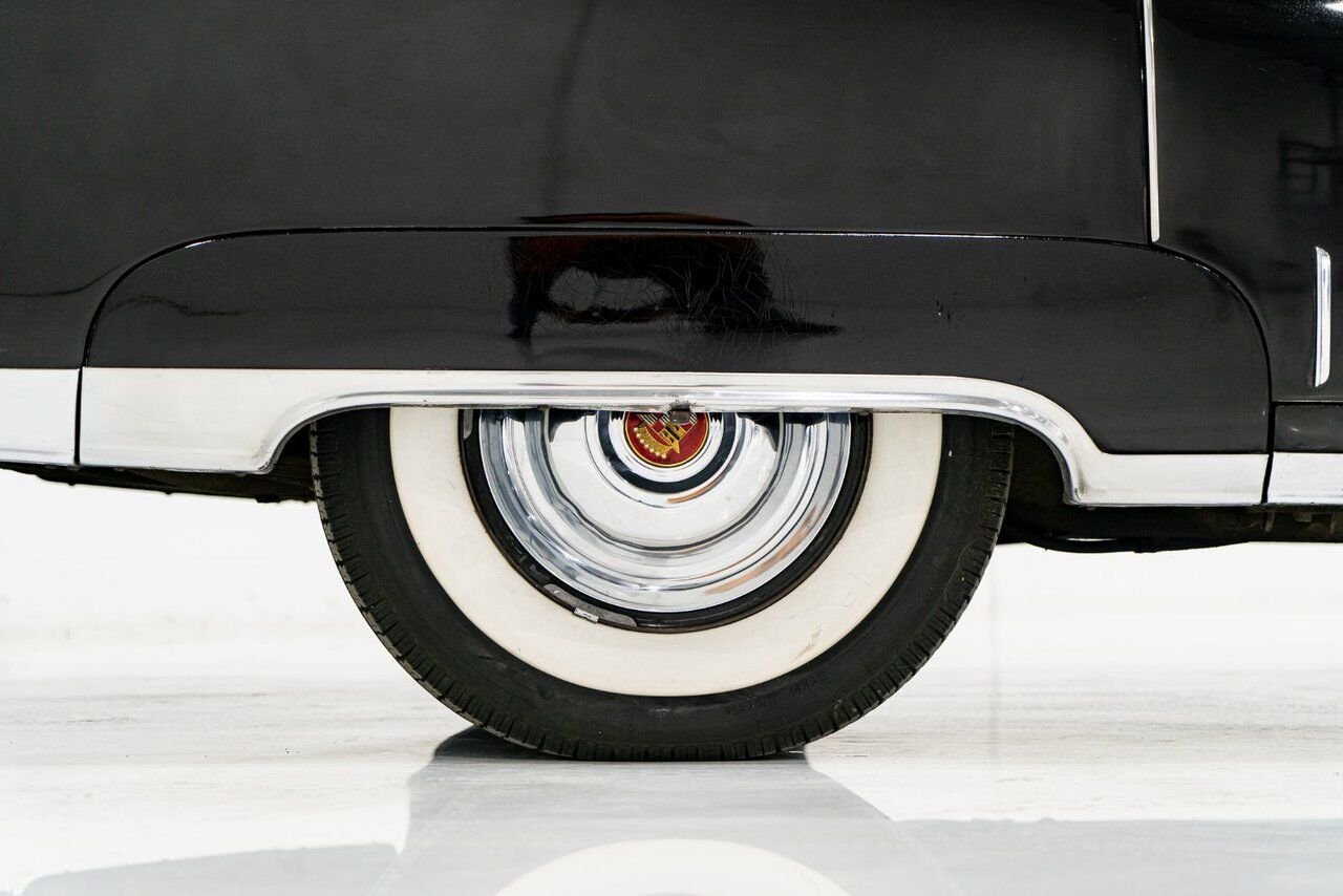 Cadillac Fleetwood Unrestored factory black paint **PRICE IN USD** 1951 Noir Montréal - photo #44