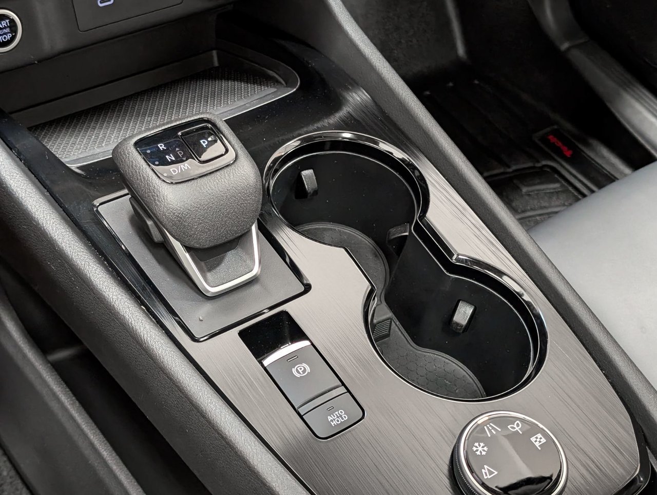 2023 Nissan Rogue SV avec ensemble Toit ouvrant Saint-Eustache - photo #17