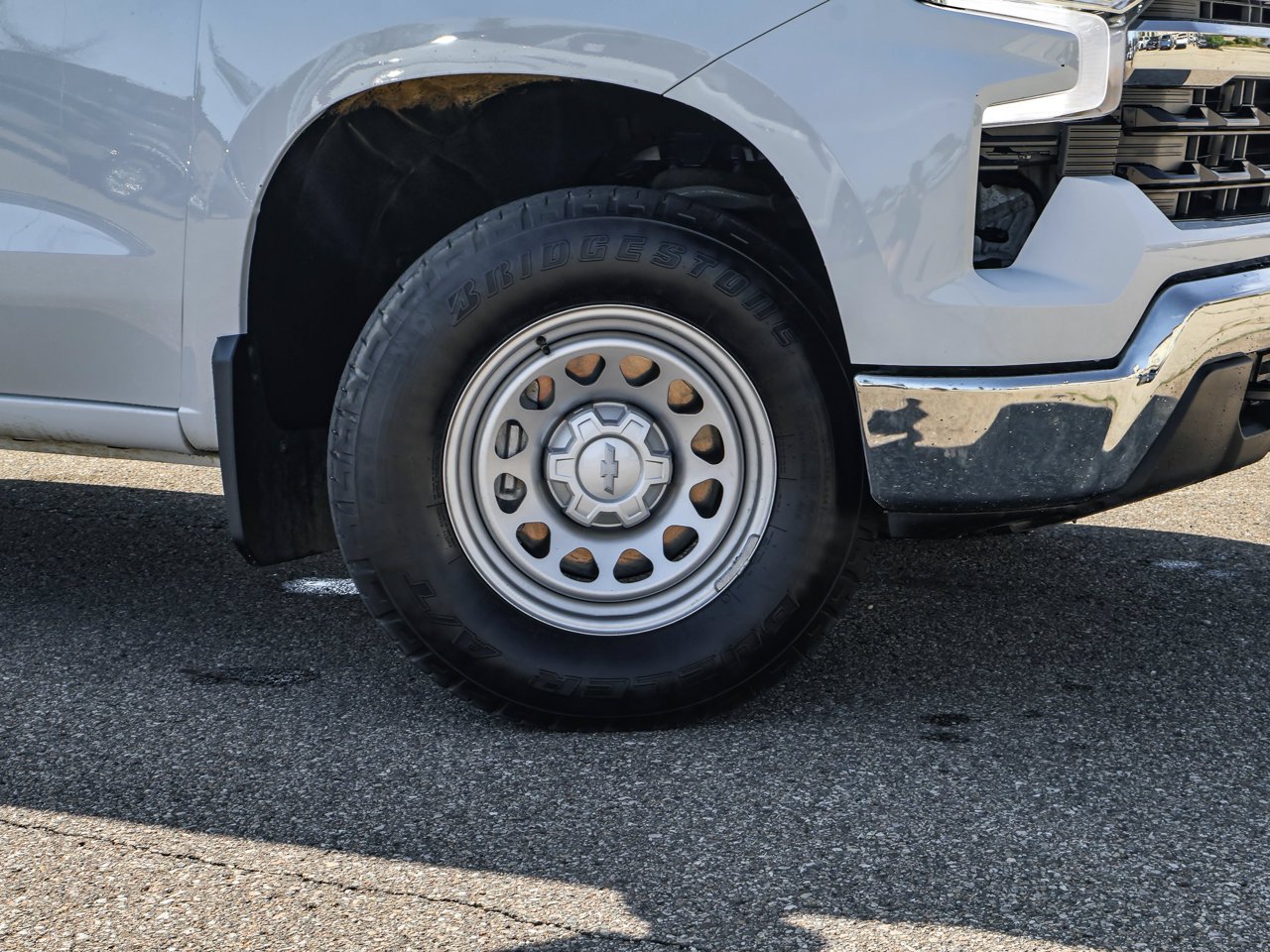 2025 Chevrolet Silverado 1500 4WD Crew Cab 147 LT White Sherwood Park - photo #10