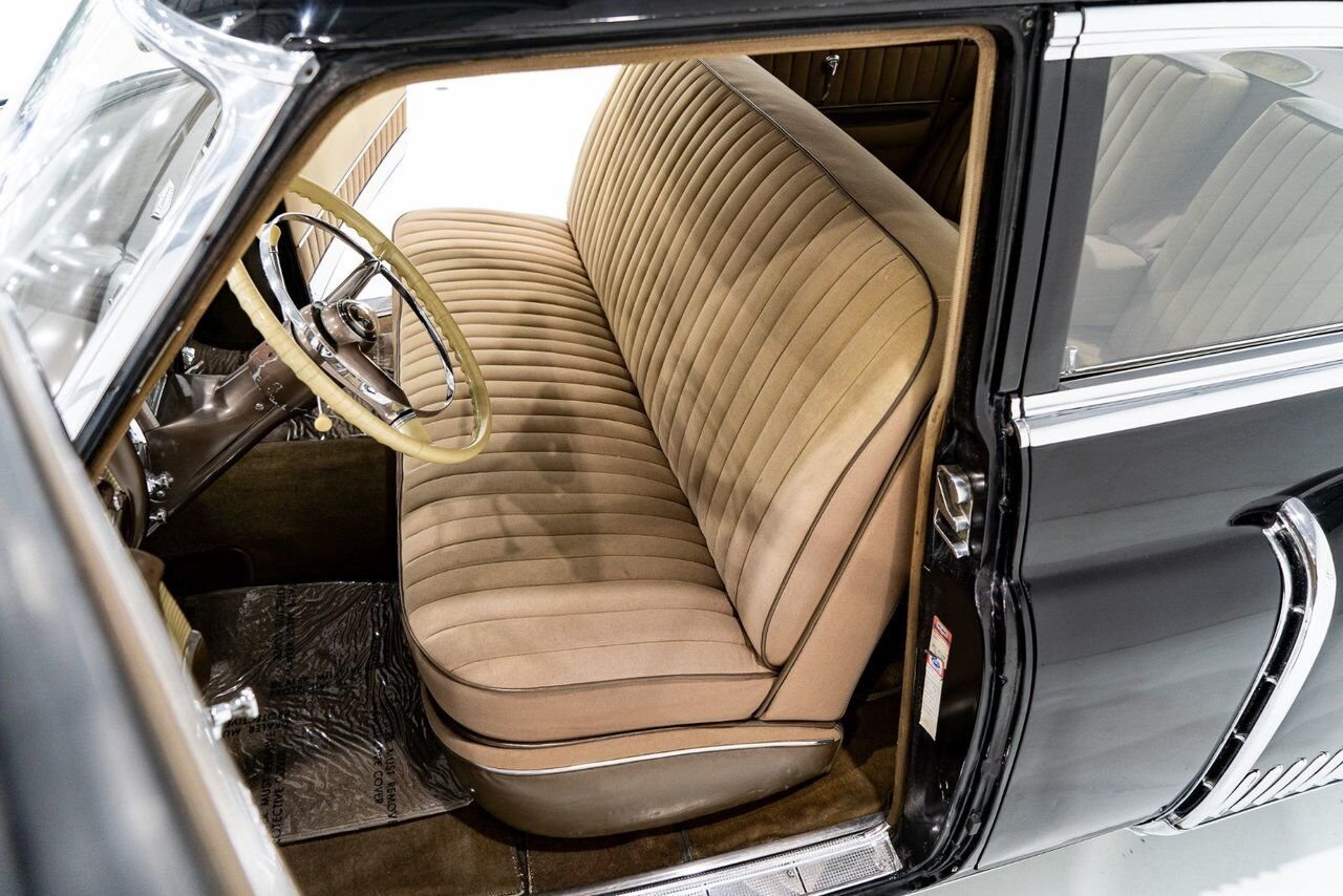 Cadillac Fleetwood Unrestored factory black paint **PRICE IN USD** 1951 Noir Montréal - photo #12
