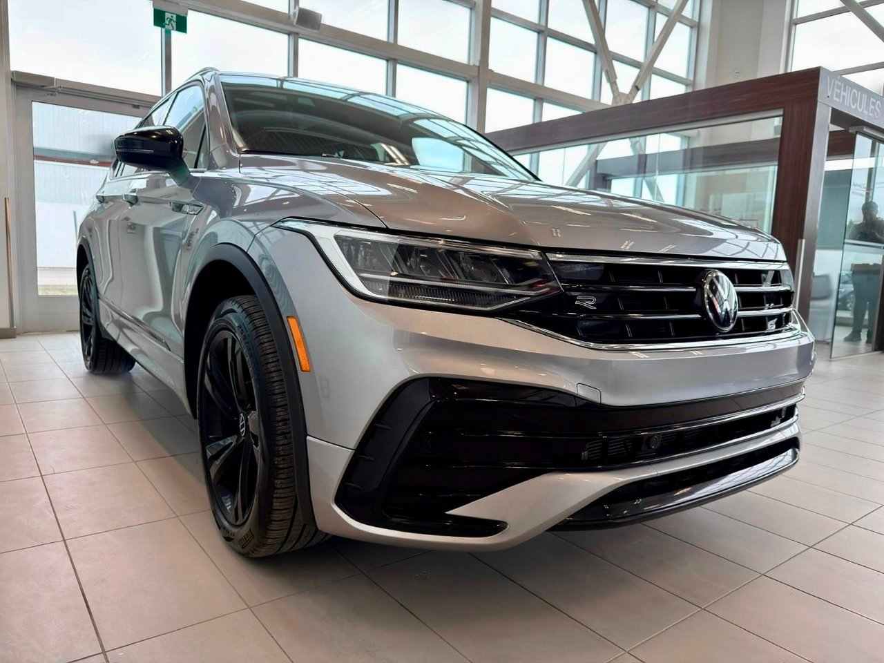 2024 Volkswagen Tiguan Silver Notre-Dame-des-Prairies - photo #5