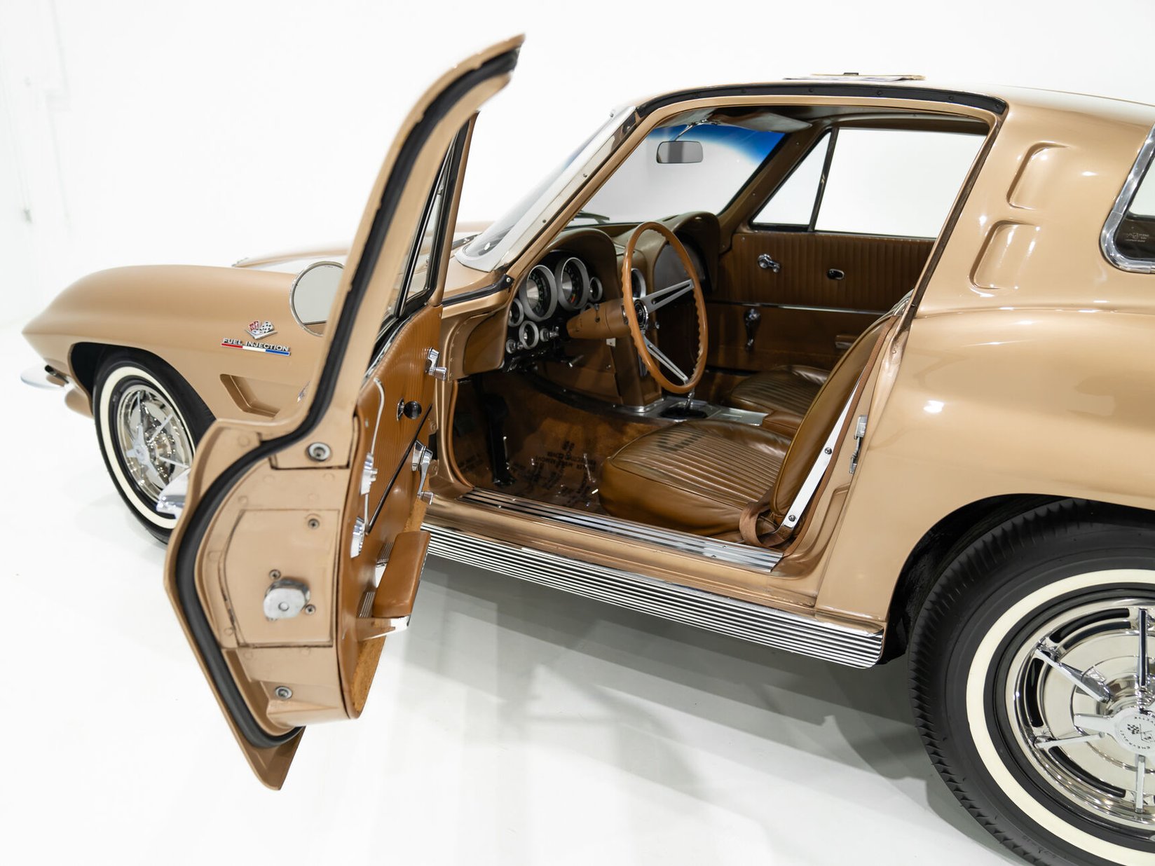 Chevrolet Corvette Fuel Injection Moteur Matching 327 à injection développant 360 chevaux | PRICE IN USD 1963 Beige Montréal - photo #72