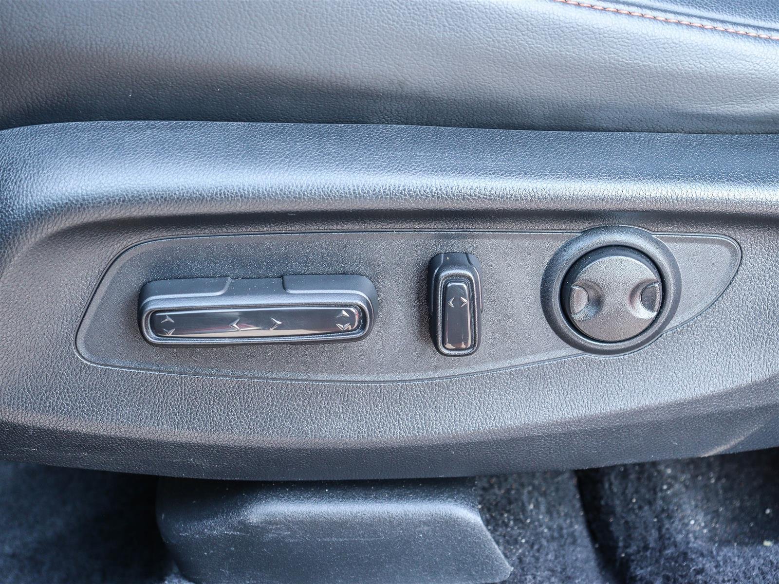 Honda CR-V hybride Touring 2023 Red Ottawa & Gatineau - photo #5