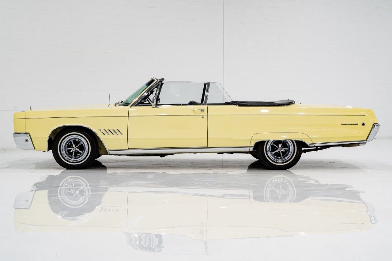 Chrysler 300 PRIX EN USD 440cu.in. Fully restored example 1968 Jaune Montréal - photo #29