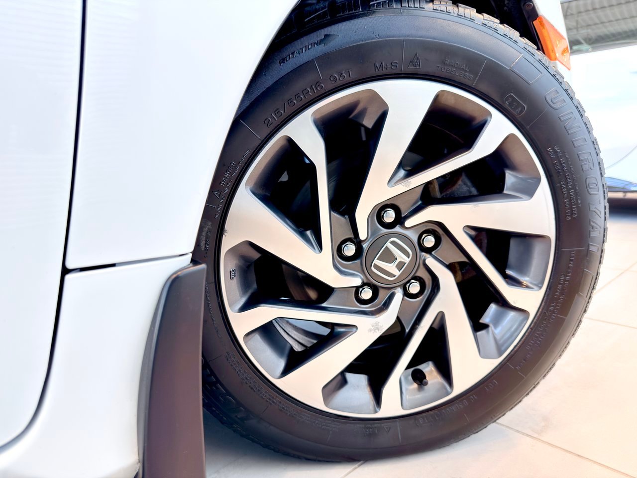 2018 Honda Civic Sedan White Notre-Dame-des-Prairies - photo #11