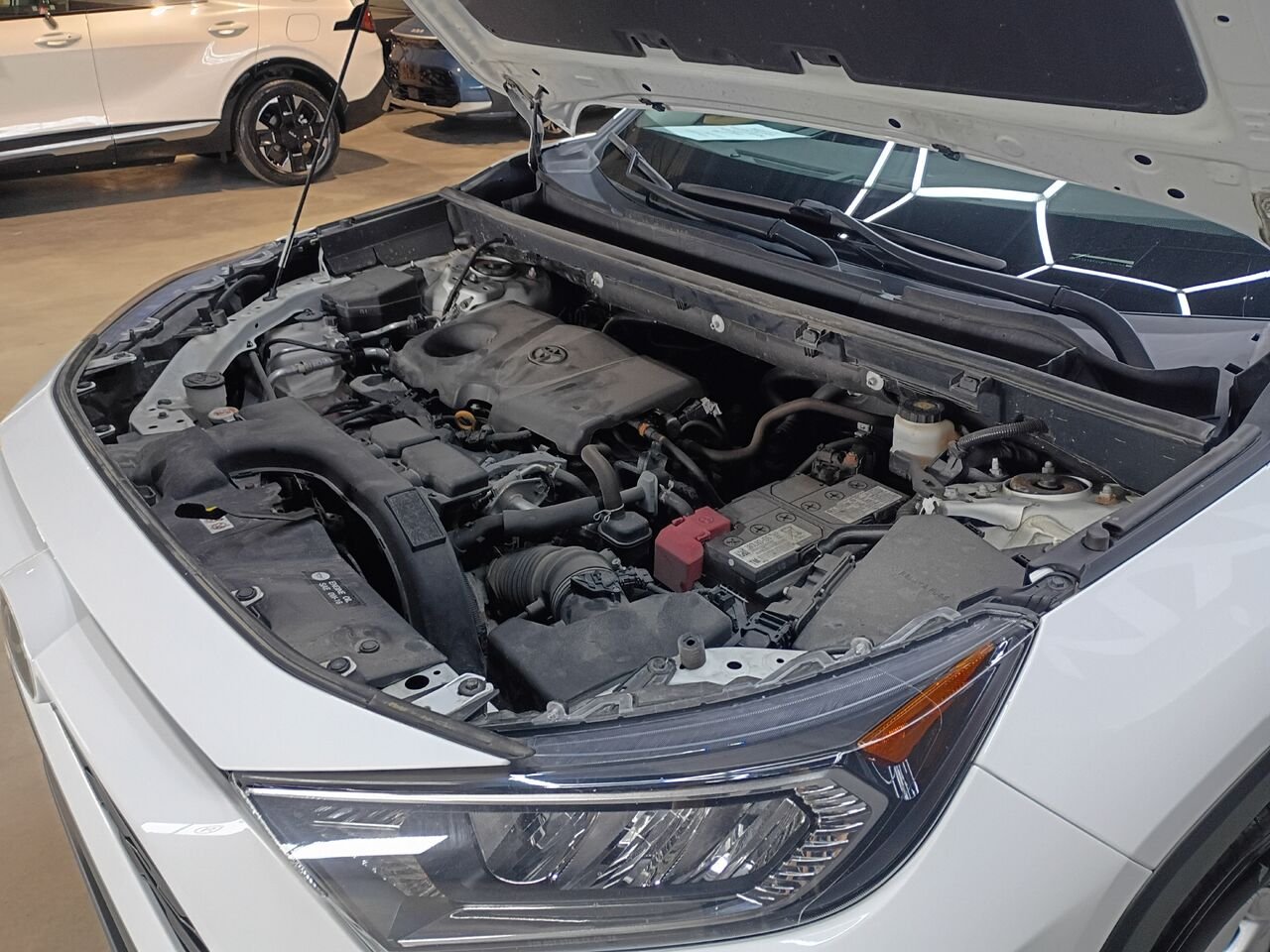 2021 Toyota RAV4 White Blainville - photo #35
