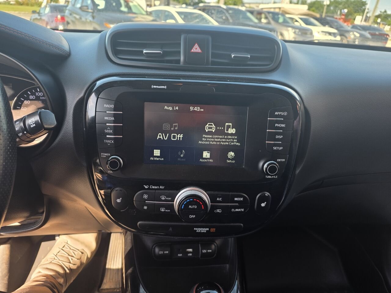 2018 Kia Soul White  - photo #13