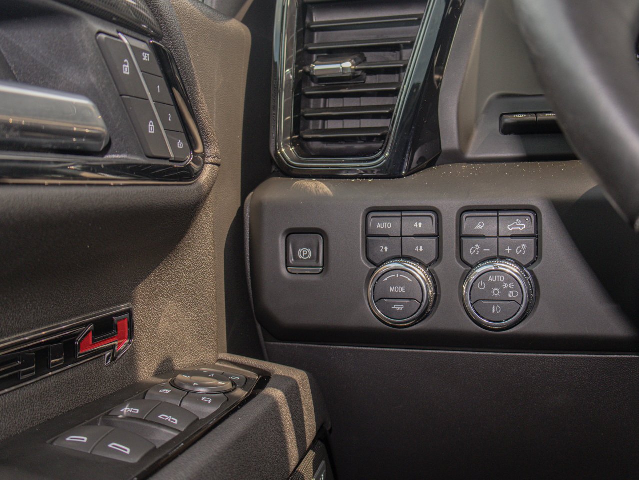 2025 GMC Sierra 1500 4WD Crew Cab 147 AT4 Grey Sherwood Park - photo #23