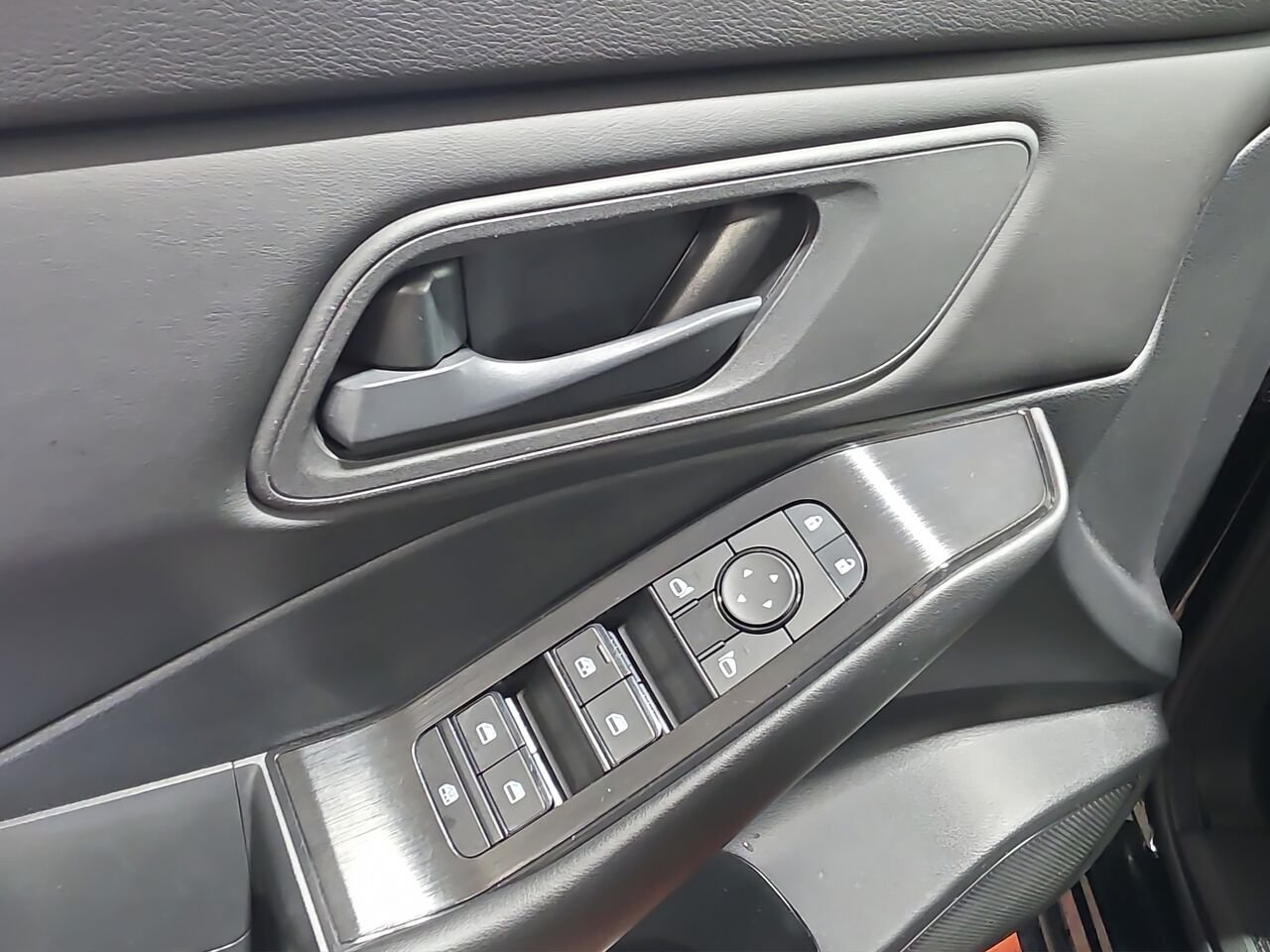 Nissan Rogue S TI AWD, Cruise control, Sièges chauffant, écran tactile 2024 Noir Val-David - photo #13