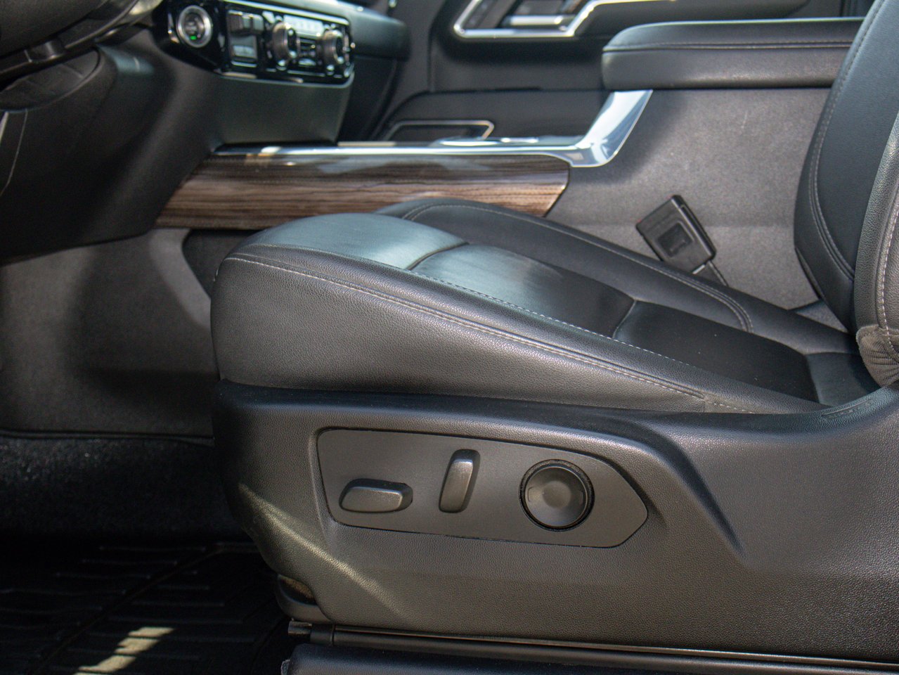 2024 Chevrolet Silverado 2500HD 4WD Crew Cab 159 LT Black Sherwood Park - photo #19