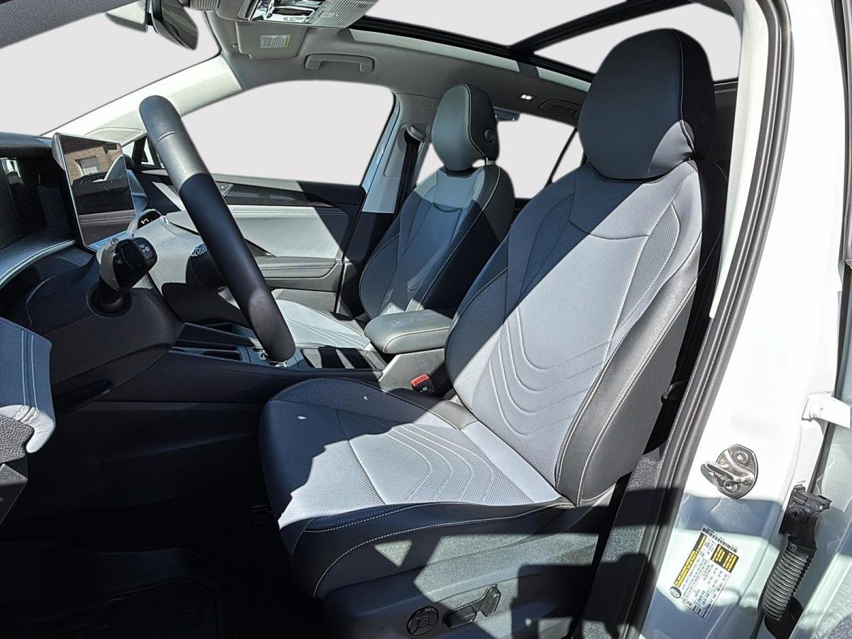 2025 Volkswagen Tiguan White Rouyn-Noranda - photo #8