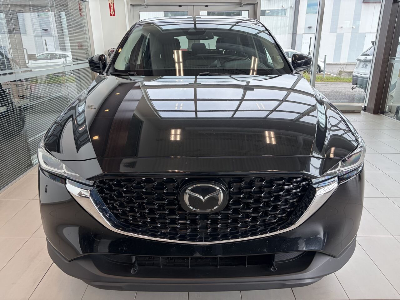 Mazda CX-5 2022 Noir Notre-Dame-des-Prairies - photo #1