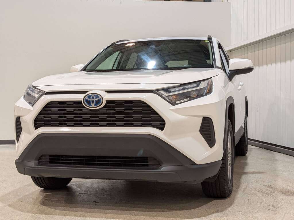 2022 Toyota RAV4 Hybrid XLE AWD White Val-David - photo #0