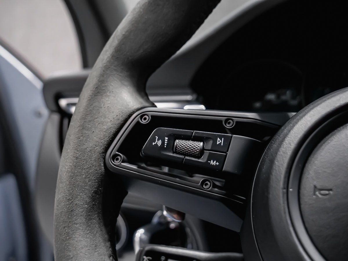 Porsche Macan T 2025 Noir Montréal - photo #17