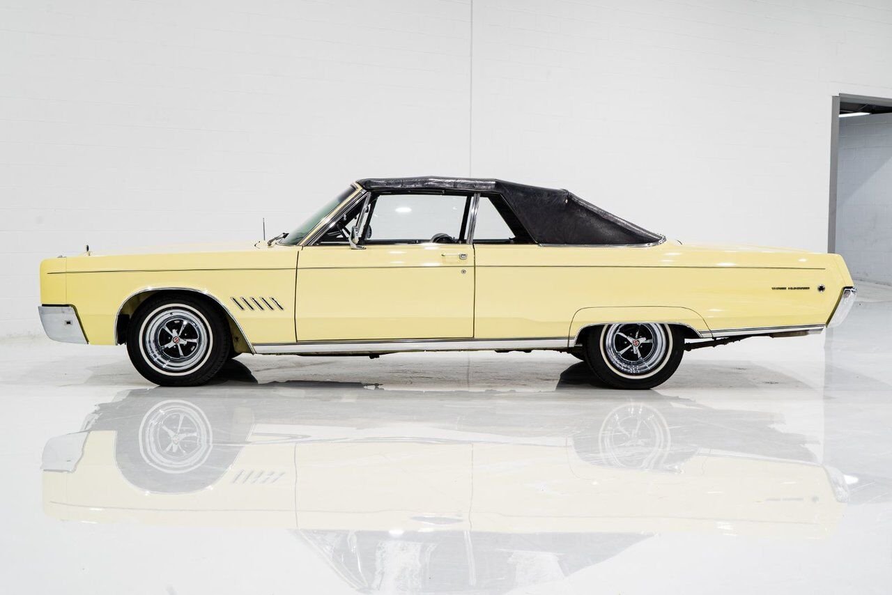 Chrysler 300 PRIX EN USD 440cu.in. Fully restored example 1968 Jaune Montréal - photo #58