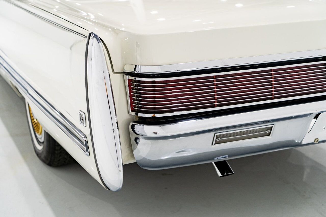 Chrysler IMPERIAL Unrestored with only 31,056 original miles **PRICE IN USD** 1968 Blanc Montréal - photo #32