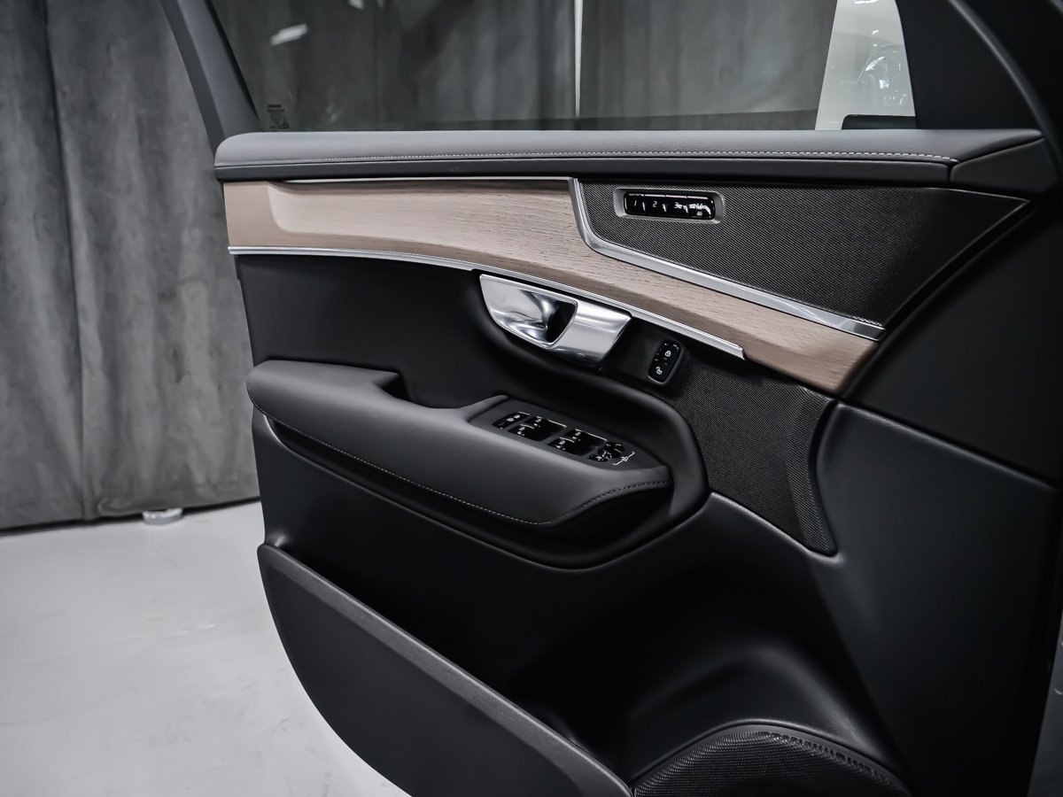 2026 Volvo XC90 B6 CORE BRIGHT White Montreal - photo #8