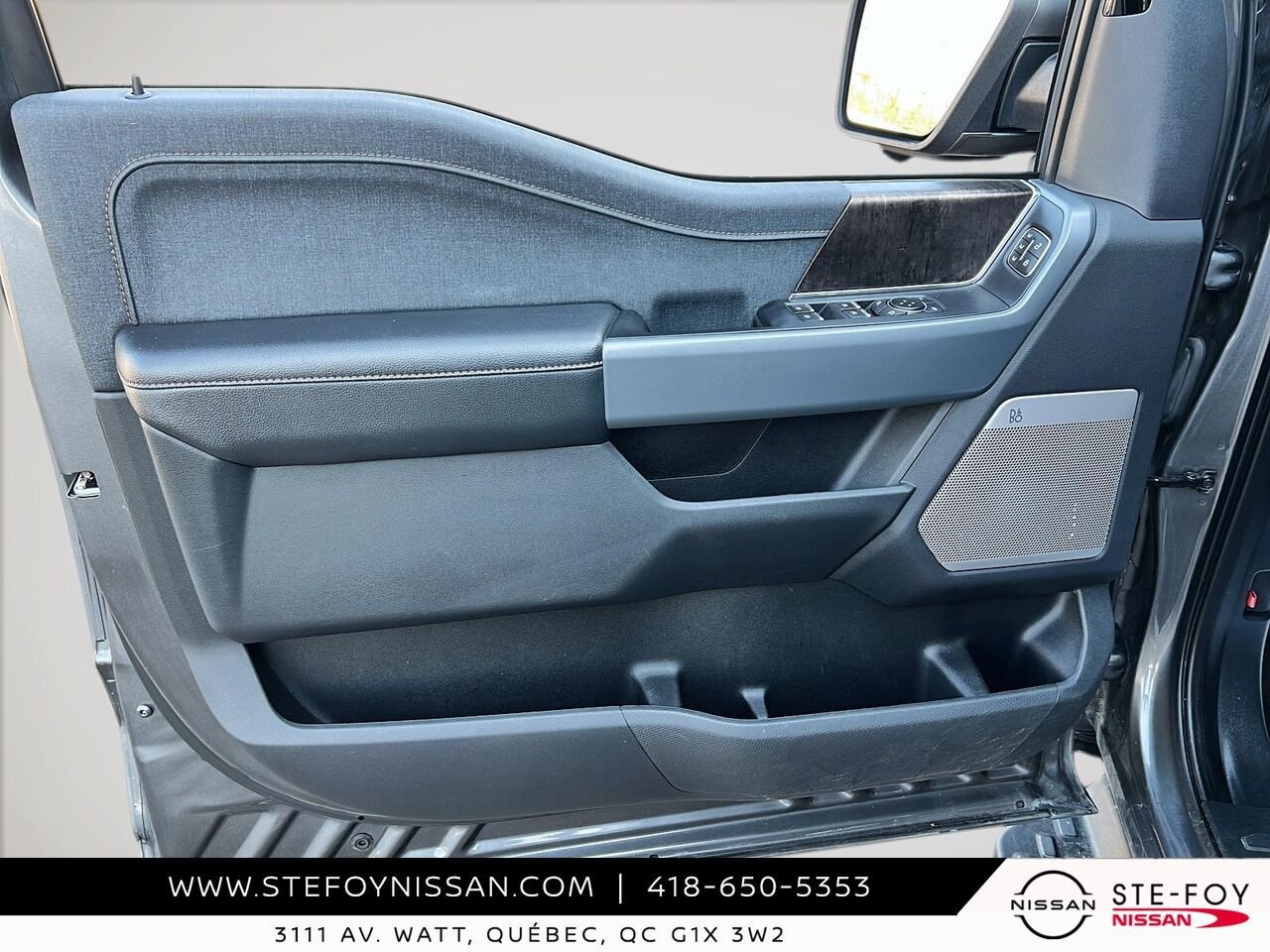 2023 Ford F-150 Lightning LARIAT STANDARD RANGE Grey Ste-Foy - photo #10