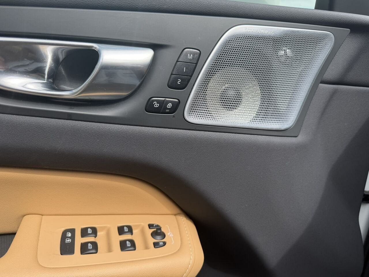 Volvo XC60 B6 Ultimate AWD 2023 Blanc Laval - photo #25