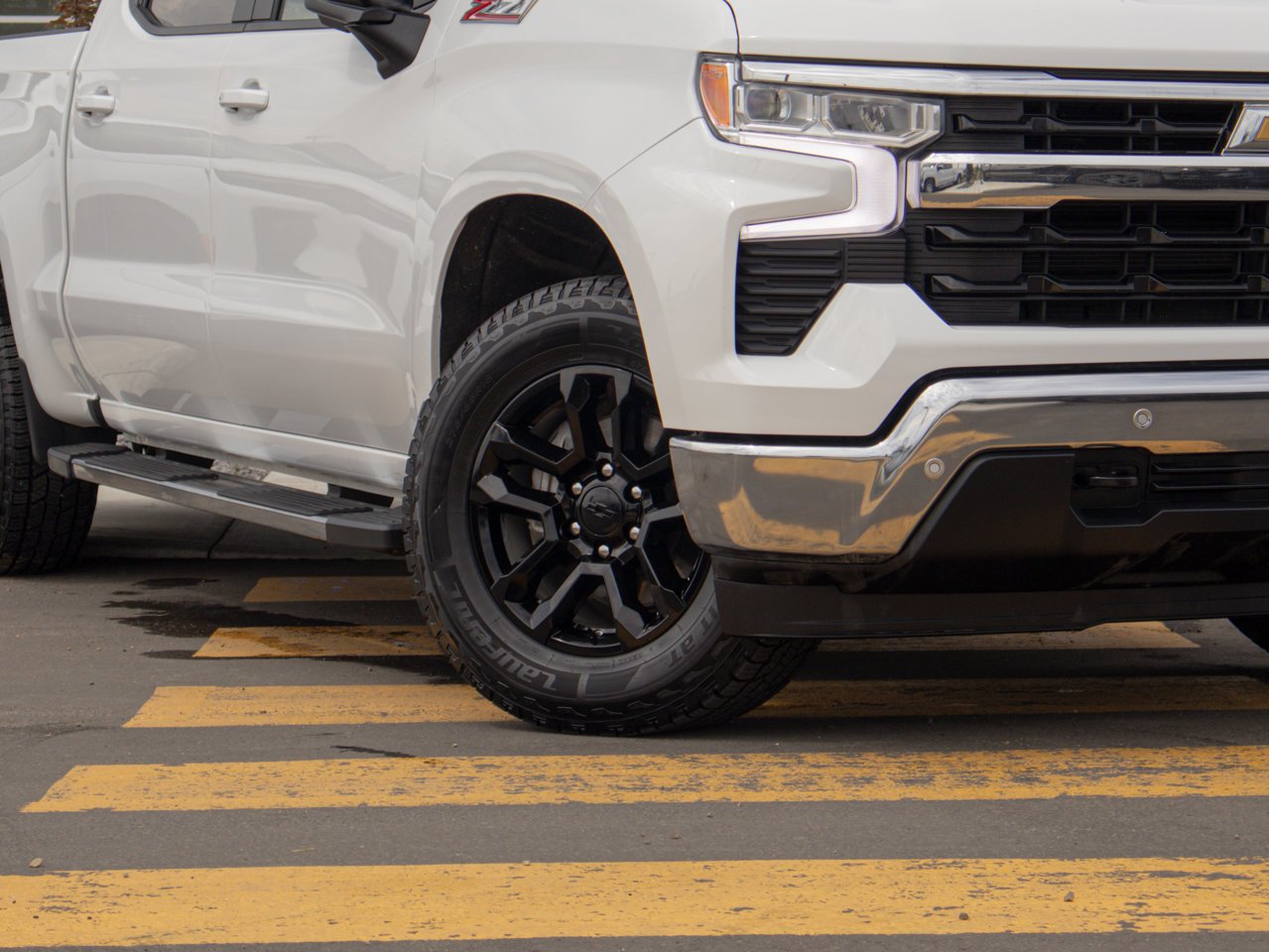 2024 Chevrolet Silverado 1500 4WD Crew Cab 147 LT White Sherwood Park - photo #5
