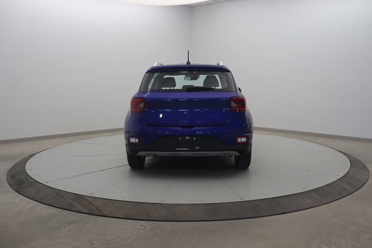 2023 Hyundai Venue VIN KMHRC8A38PU235119 Blue Baie-Comeau - photo #4