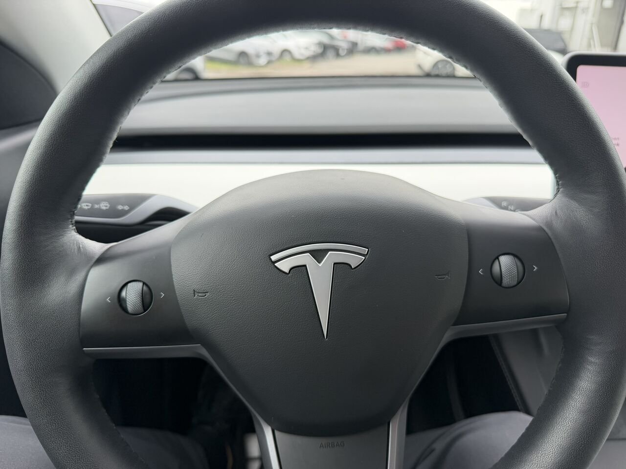 Tesla Model Y LONG RANGE AWD 7 PASSAGERS 2022 Argent Laval - photo #28