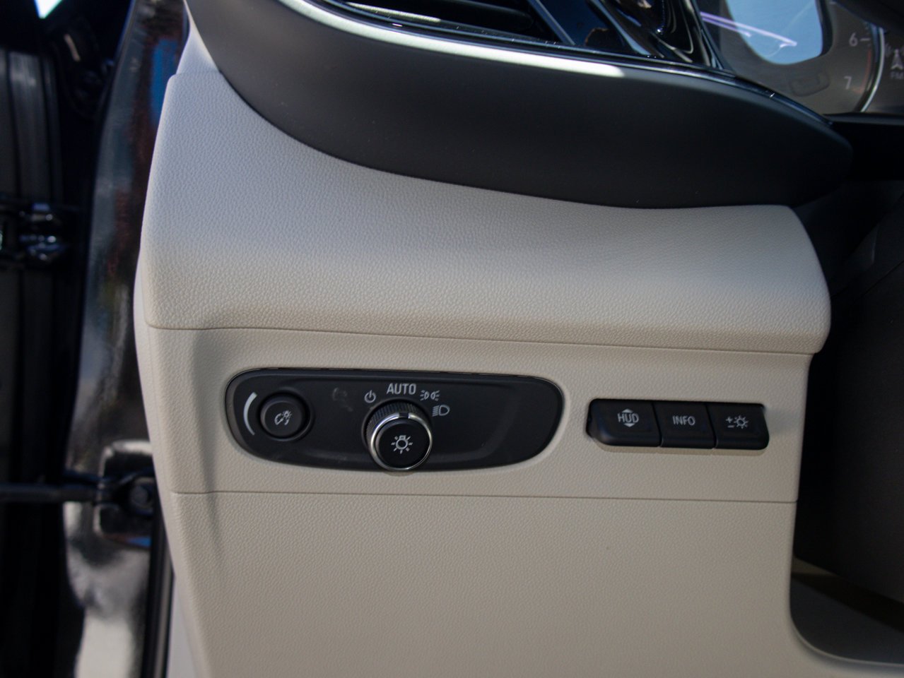 2022 Buick Envision AWD 4dr Avenir Black Sherwood Park - photo #22
