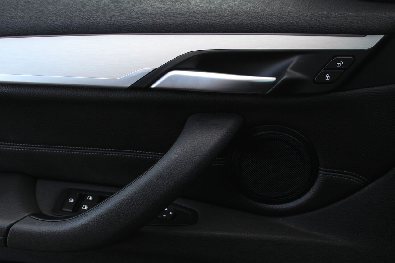 2021 BMW X1 VIN: WBXJG9C02M5T13773 Black Sainte-Rose - photo #10