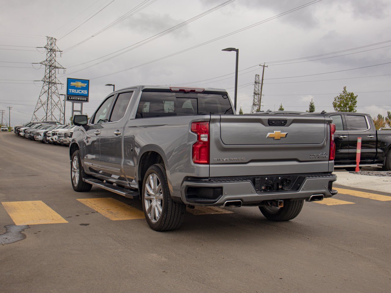 2024 Chevrolet Silverado 1500 4WD Crew Cab 157 High Country Grey Sherwood Park - photo #7