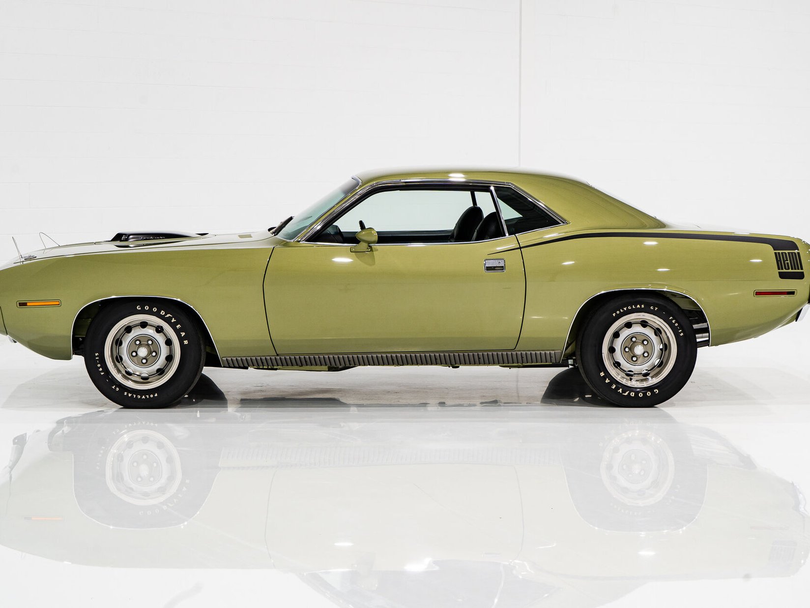 Plymouth HEMI Cuda 1 de 3 Exemplaires Utilisés par la Division Course de Chrysler France **PRIX EN USD** 1970 Vert Montréal - photo #24