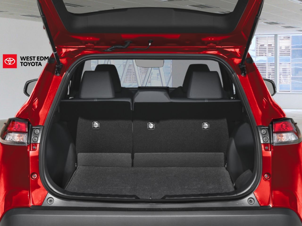2026 Toyota Corolla Cross 2602157 | Hybrid SE Sonic Silver Metallic w/Black Roof Edmonton - photo #5