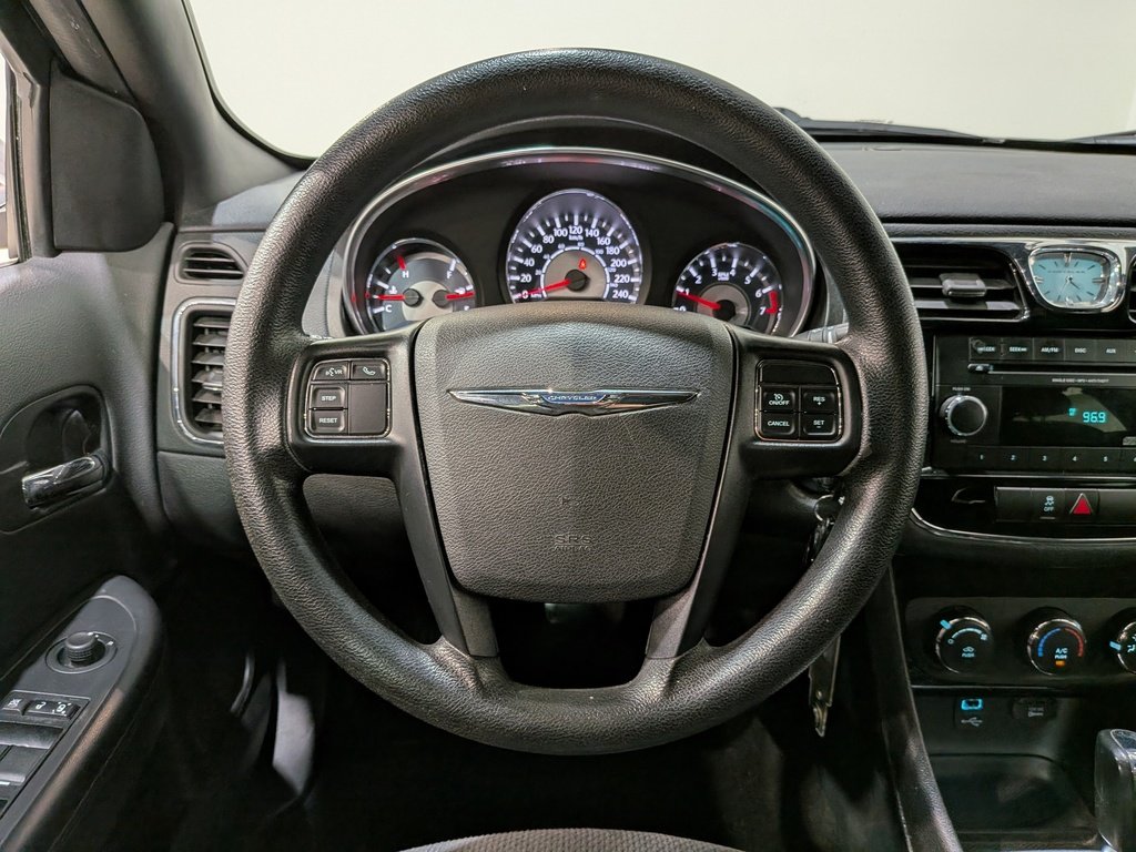 Chrysler 200 4dr Sdn LX 2013 Argent Val-David - photo #12