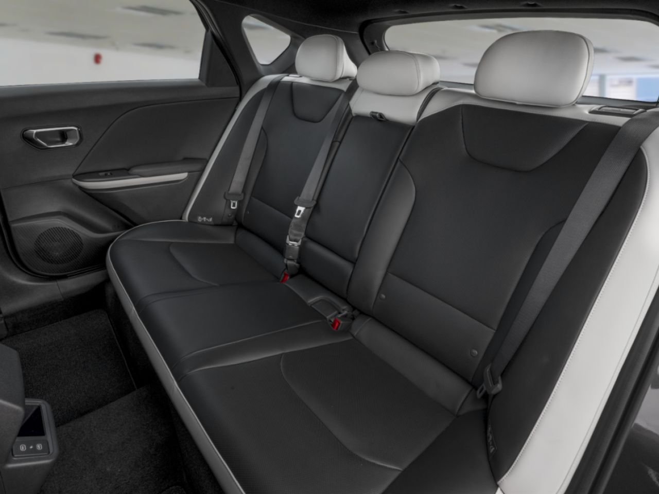 2026 Kia K4 Hatchback Snow White Pearl Blainville - photo #6