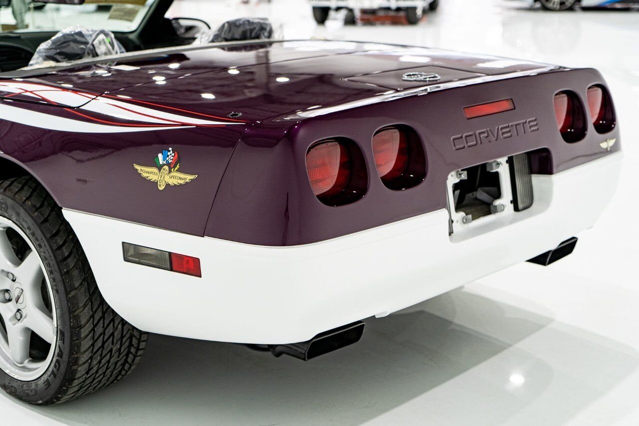 Chevrolet Corvette *PRIX EN USD* RPO Z4Z PACE CAR PRESENTED IN DELIVERY PACKAGING WITH ONLY 192MILES (307KM) FROM NEW 1995 Blanc Montréal - photo #57