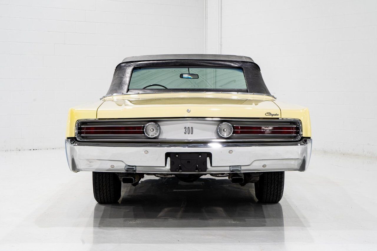Chrysler 300 PRIX EN USD 440cu.in. Fully restored example 1968 Jaune Montréal - photo #59