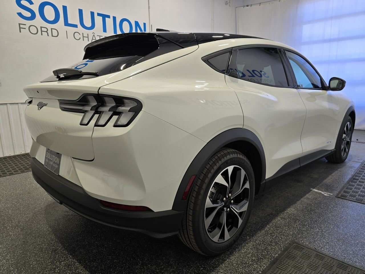 2026 Ford Mustang Mach-E Star White Metallic Tri-Coat Châteauguay - photo #2