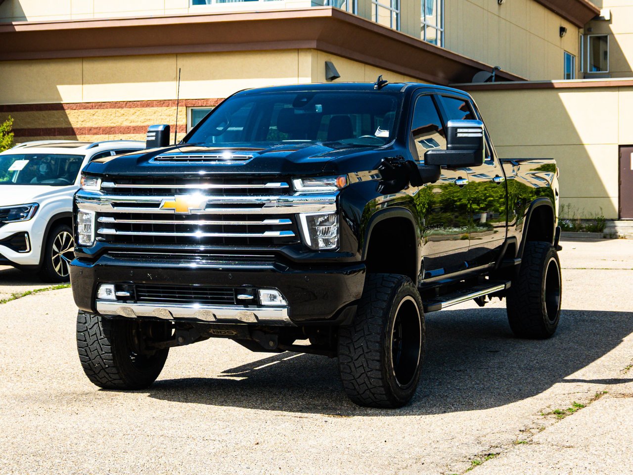 2023 Chevrolet Silverado 3500HD 4WD Crew Cab 159 High Country Black Sherwood Park - photo #3